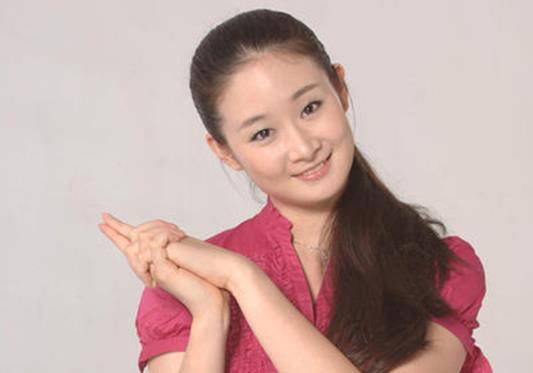 小苹果舞蹈世界版:优秀演员“王小蒙”，离开赵本山10年后，仅33岁就享誉世界